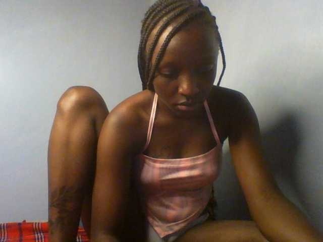 Evalyne live cam on BongaCams