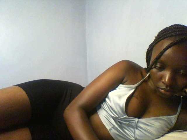 Evalyne live cam on BongaCams
