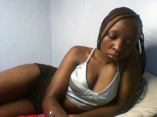 Evalyne live cam on BongaCams