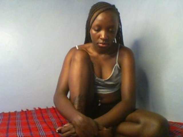 le modèle Evalyne est en webcam porno dans un show sur le site bongacams, il possède les tags suivants: Ebony,Brunette,Trimmed