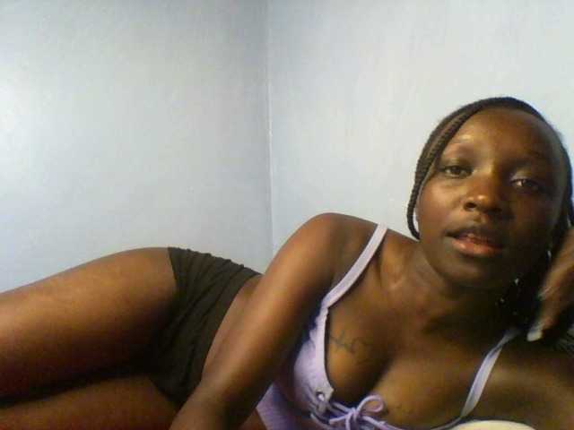 Evalyne live cam on BongaCams