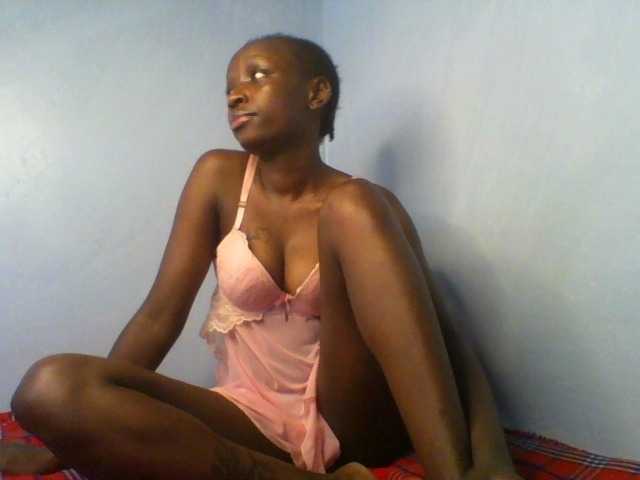 Evalyne live cam on BongaCams