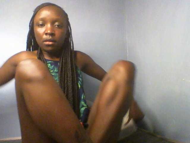 Evalyne live cam on BongaCams