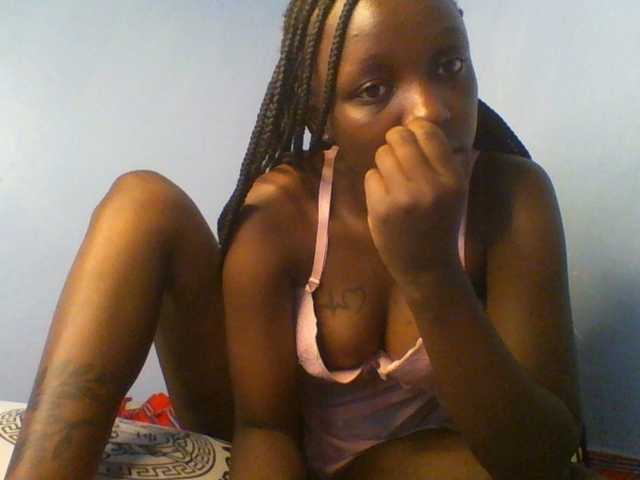 Evalyne live cam on BongaCams