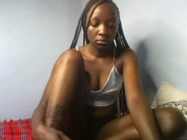 Evalyne, en directo ahora en BongaCams