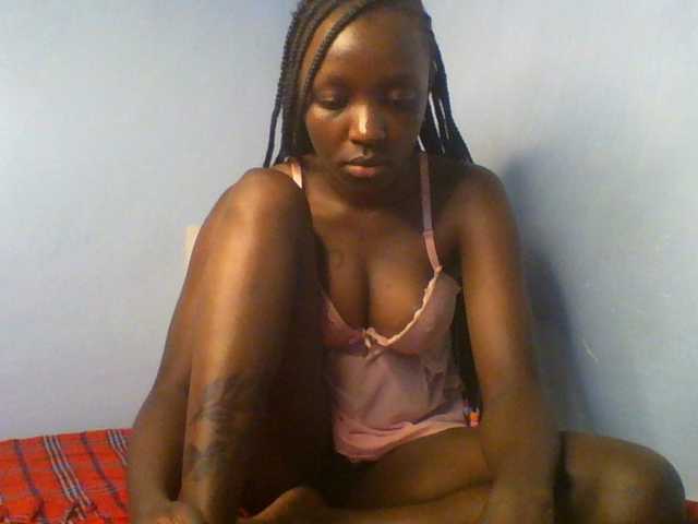 Evalyne live cam on BongaCams