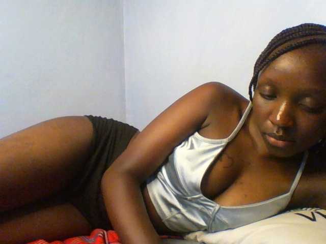 Evalyne live cam on BongaCams
