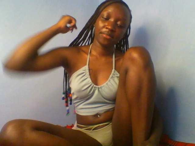 Evalyne live cam on BongaCams