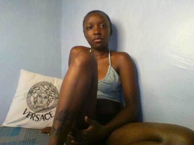 Evalyne live cam on BongaCams