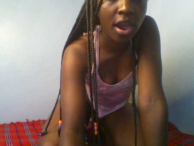 Evalyne live cam on BongaCams