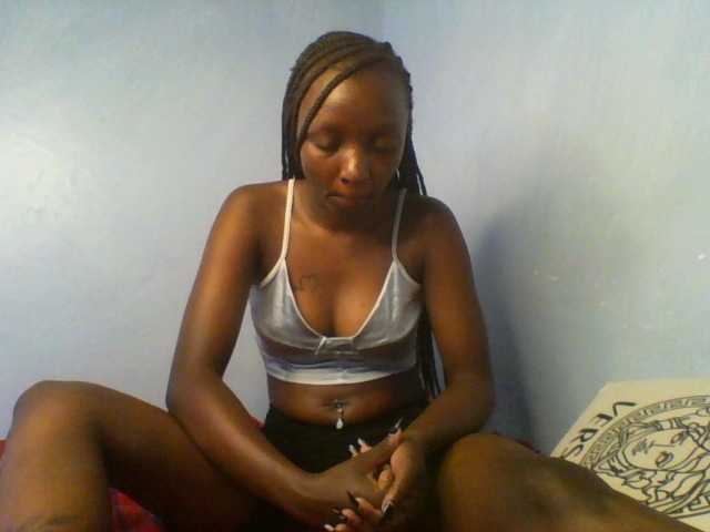 Evalyne live cam on BongaCams