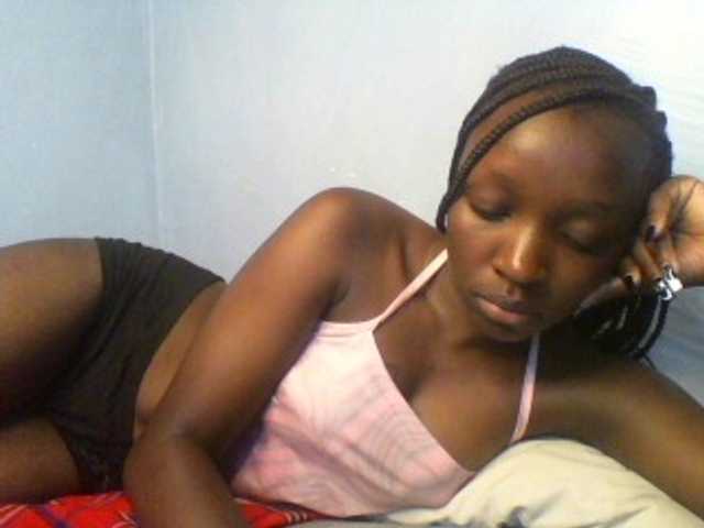 Evalyne live cam on BongaCams