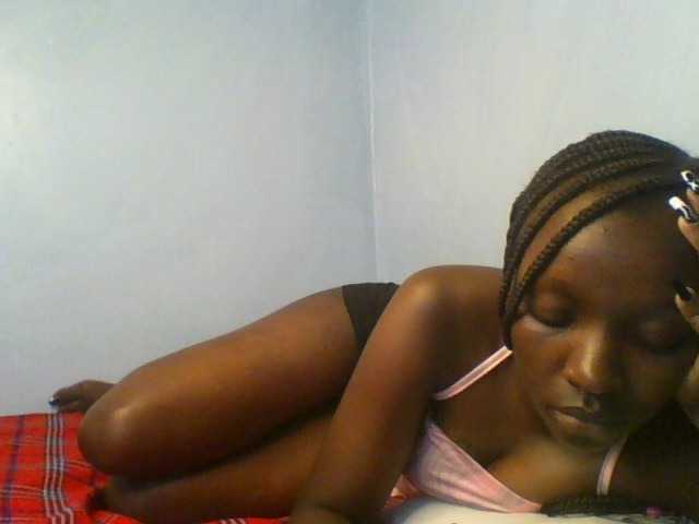 Evalyne, en vivo ahora en BongaCams