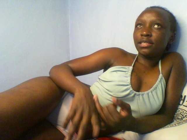 Evalyne live cam on BongaCams