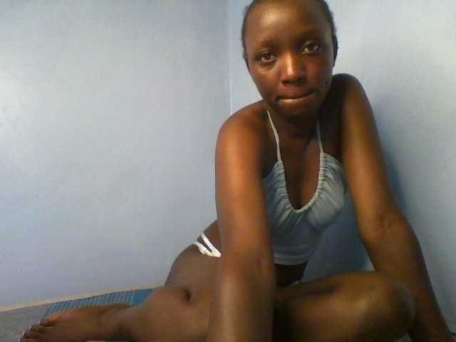 Evalyne live cam on BongaCams