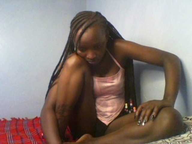 Evalyne live cam on BongaCams