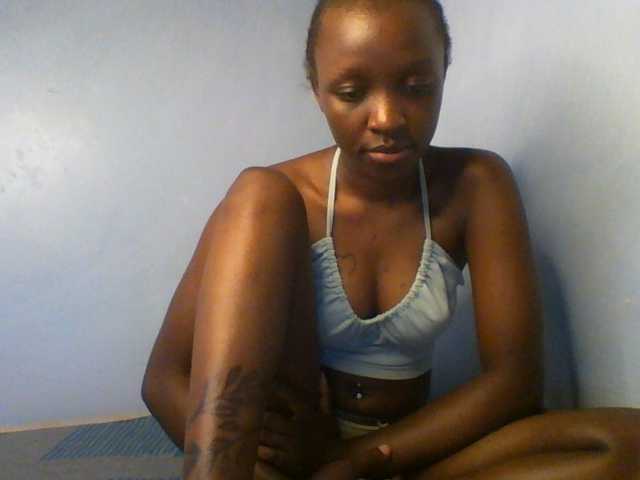 Evalyne live cam on BongaCams