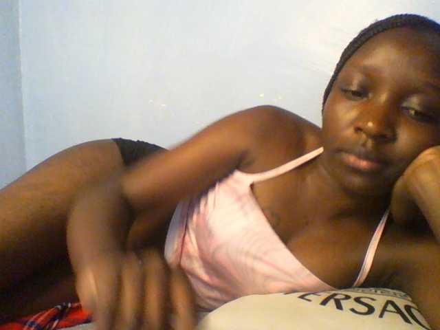 Evalyne live cam on BongaCams