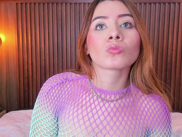 Sarabloom4 live cam on BongaCams