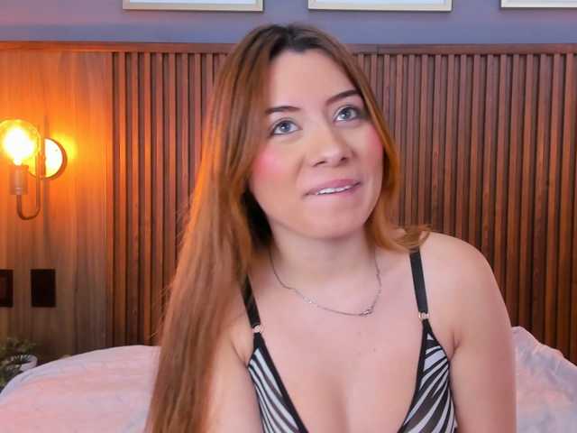 Sarabloom4 live cam on BongaCams