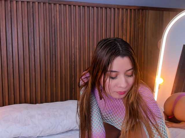 Sarabloom4 live cam on BongaCams
