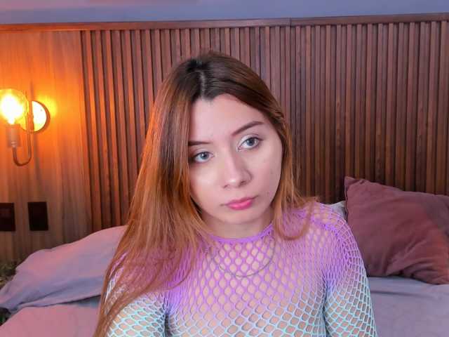 Sarabloom4 live cam on BongaCams