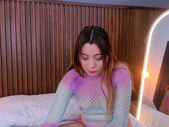 Sarabloom4 live cam on BongaCams