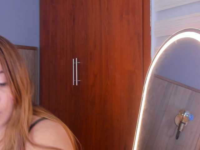Sarabloom4 live cam on BongaCams