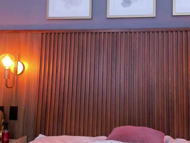 Sarabloom4 live cam on BongaCams