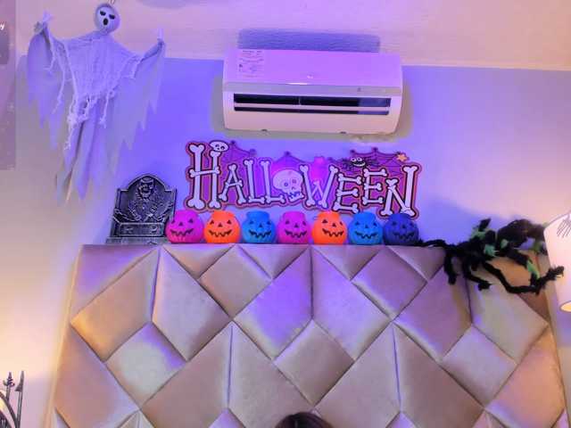 Sarabloom4 live cam on BongaCams