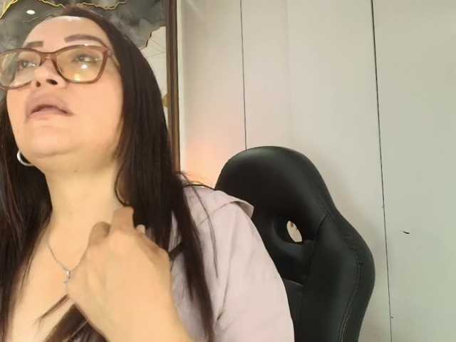 ANGELIKSALAZAR live cam preview