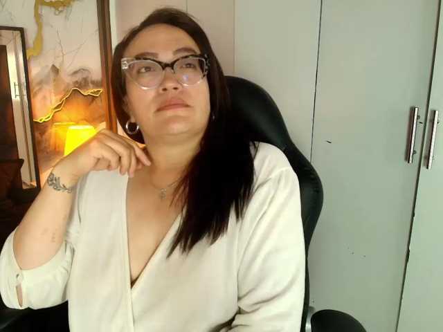 ANGELIKSALAZAR