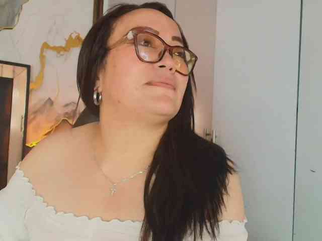 ANGELIKSALAZAR ANGELIKSALAZAR
