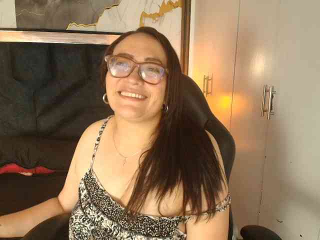 ANGELIKSALAZAR ANGELIKSALAZAR