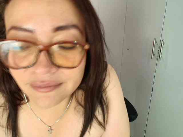 Angeliksalazar's cam show statistics and live stream