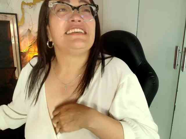 ANGELIKSALAZAR webcam