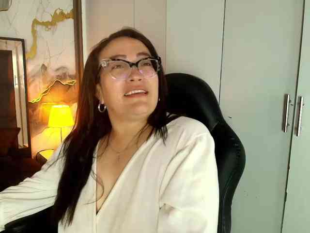 ANGELIKSALAZAR