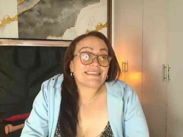 ANGELIKSALAZAR webcam