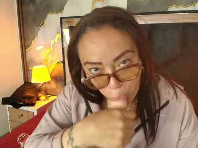 ANGELIKSALAZAR webcam