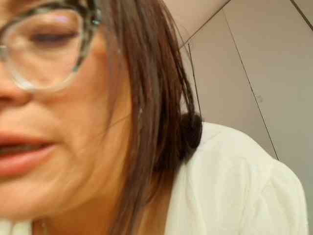 ANGELIKSALAZAR webcam