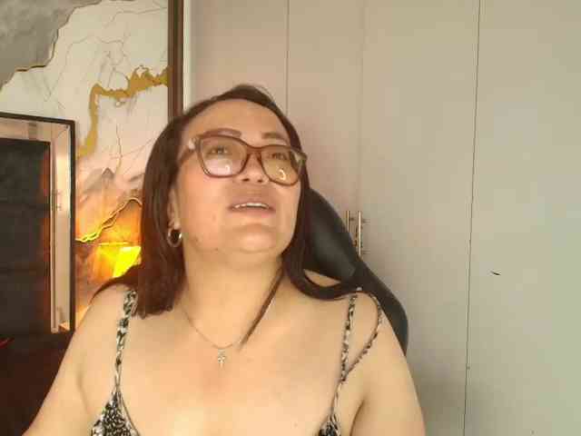 ANGELIKSALAZAR webcam