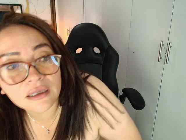 ANGELIKSALAZAR webcam