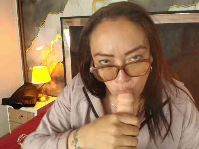 ANGELIKSALAZAR webcam