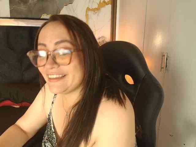 ANGELIKSALAZAR webcam