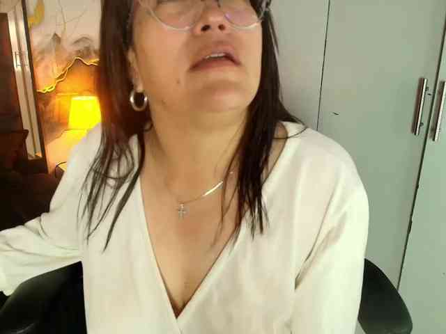 ANGELIKSALAZAR