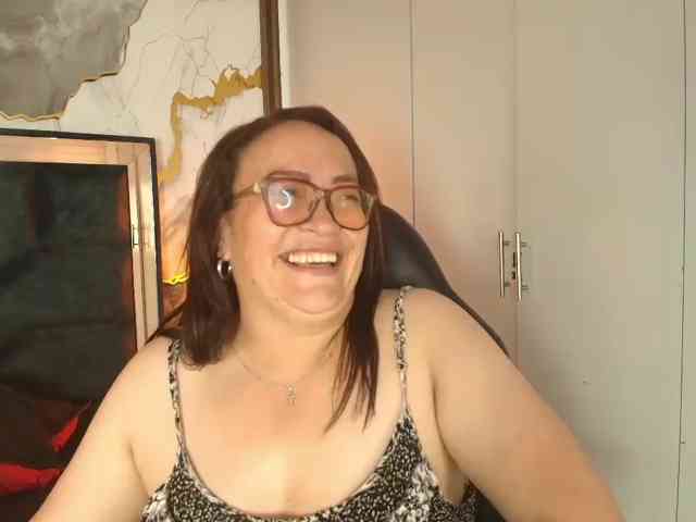 ANGELIKSALAZAR ANGELIKSALAZAR
