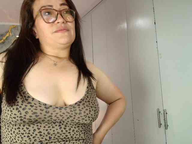 ANGELIKSALAZAR webcam
