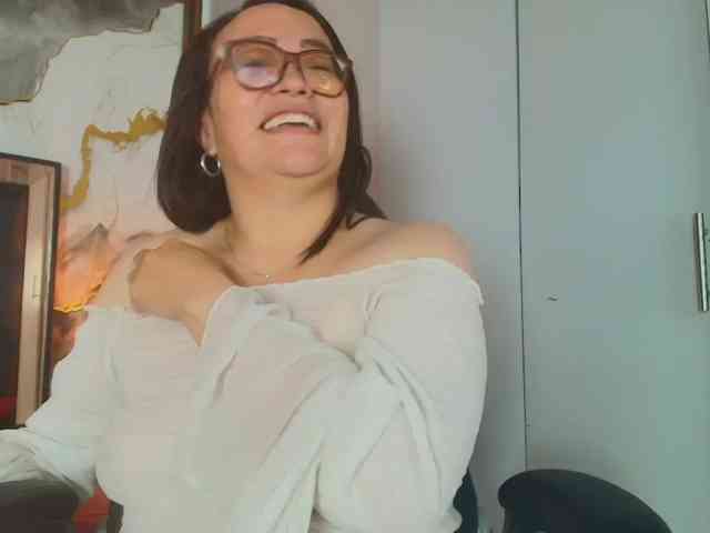 ANGELIKSALAZAR webcam