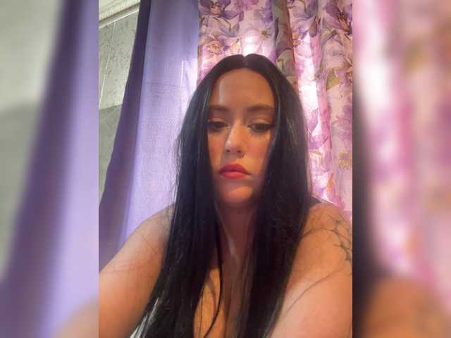 Adeline5a live cam preview