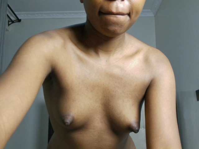 Sexyelias live cam on BongaCams